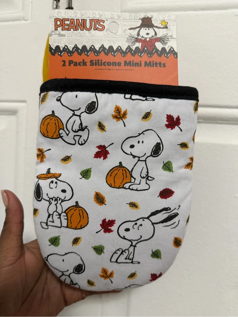 Peanuts White Mitts with Orange Pumpkin & Multicolor Leaf Print - 2 Pack